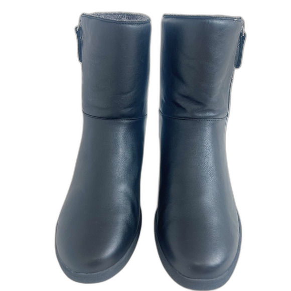 Like New Cougar Women's Toledo Waterproof Booties Black Leather Size 10 - Picture 4 of 13